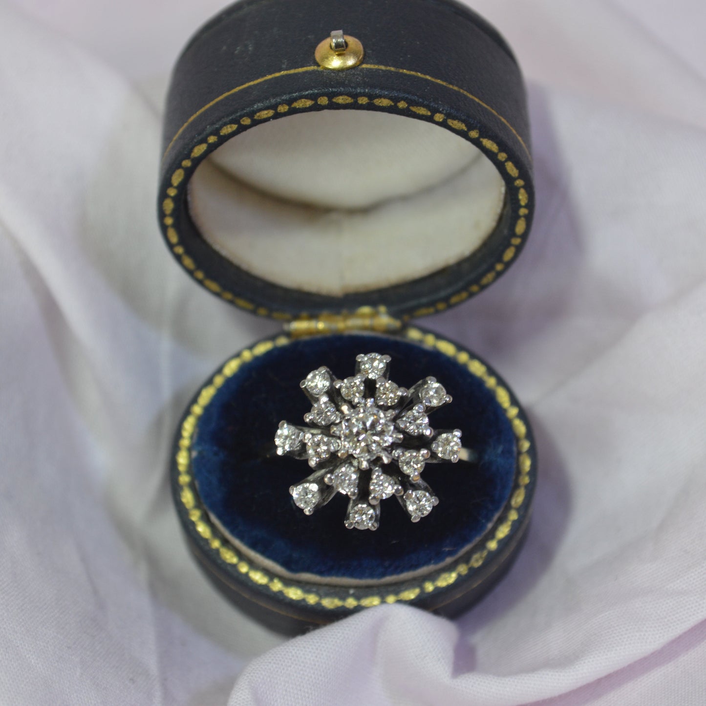 18ct Vintage Diamond Cluster ring