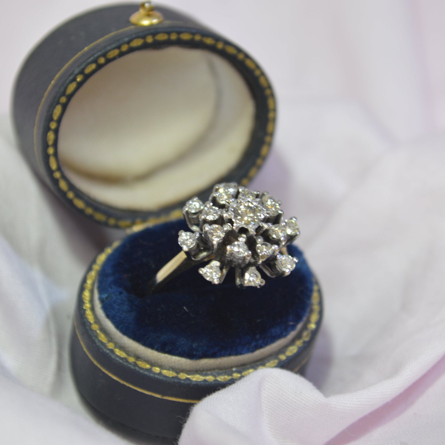 18ct Vintage Diamond Cluster ring