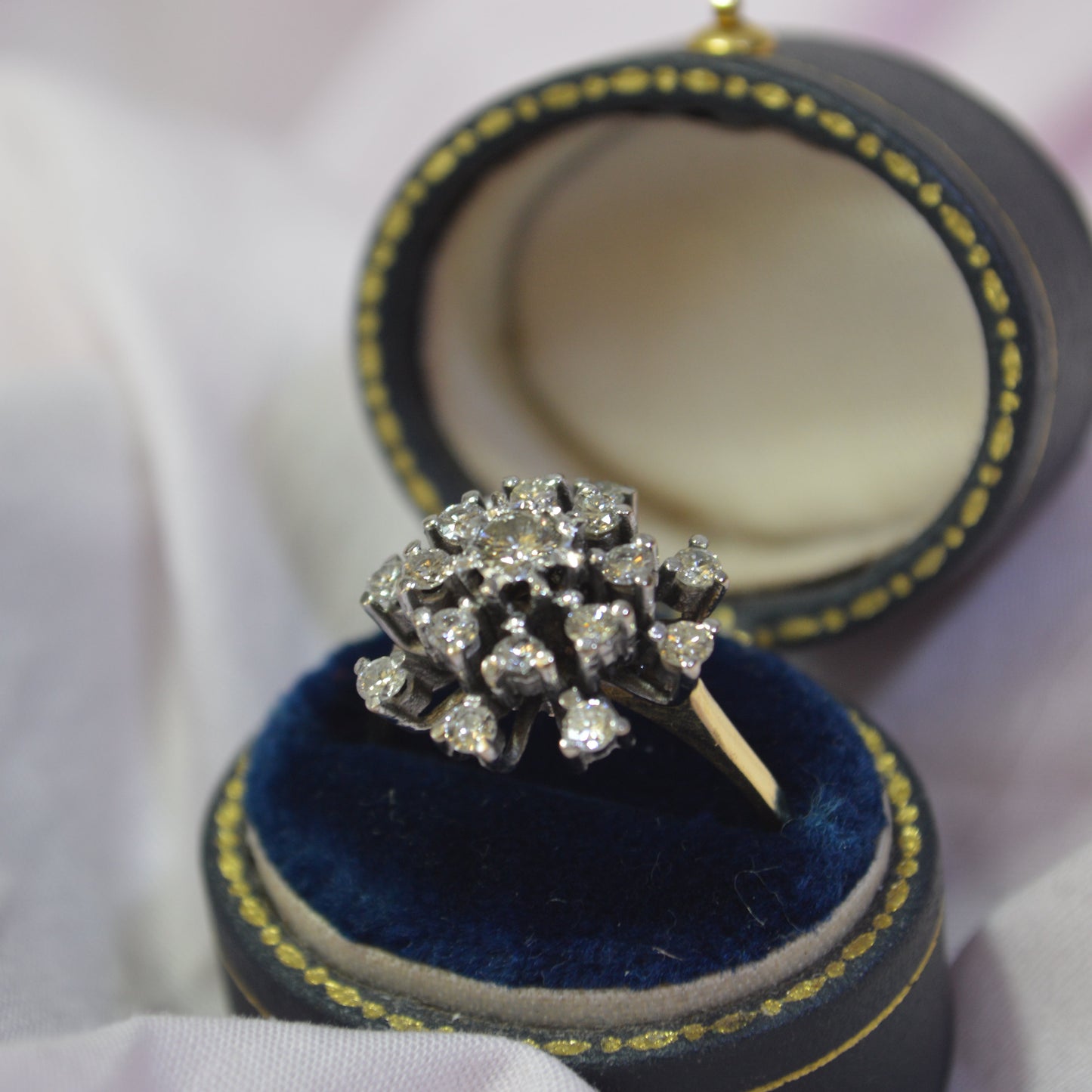 18ct Vintage Diamond Cluster ring