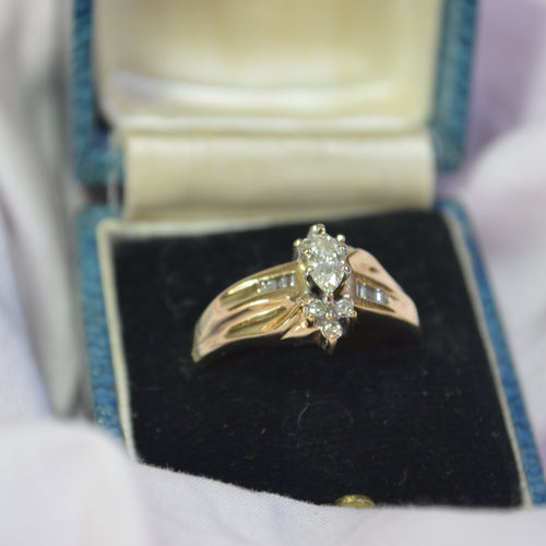 Stunning 14ct yellow Gold ring with Marquise shaped Diamond