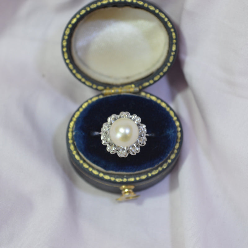18ct white gold Pearl & Diamond ring