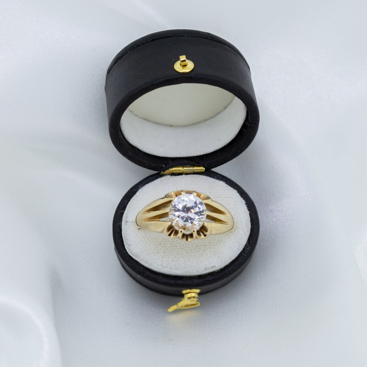 9ct Yellow gold Cubic zirconia signet ring