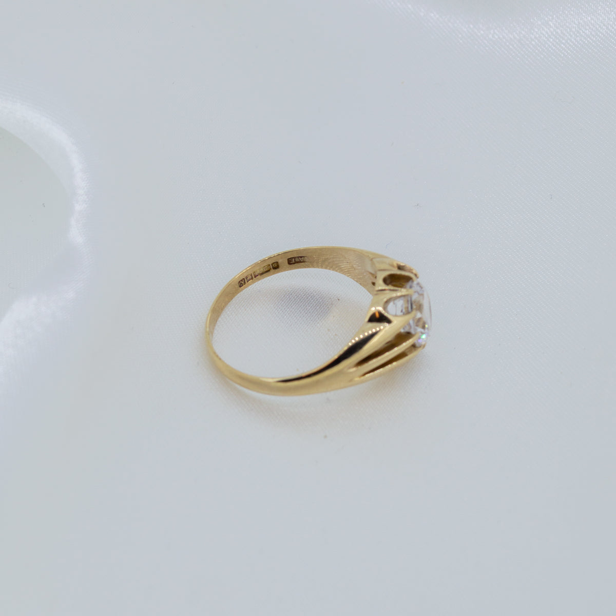 9ct Yellow gold Cubic zirconia signet ring