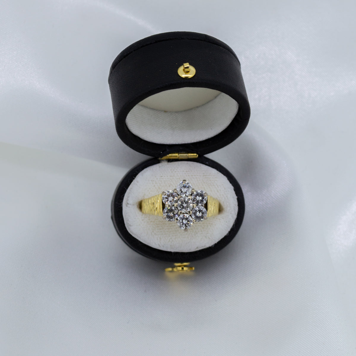 18ct Yellow Gold Diamond Cluster Ring