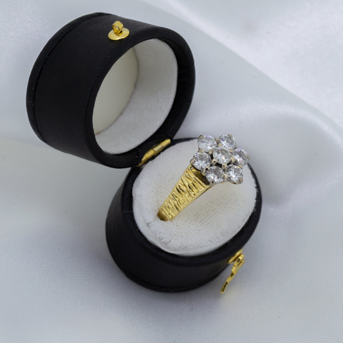18ct Yellow Gold Diamond Cluster Ring