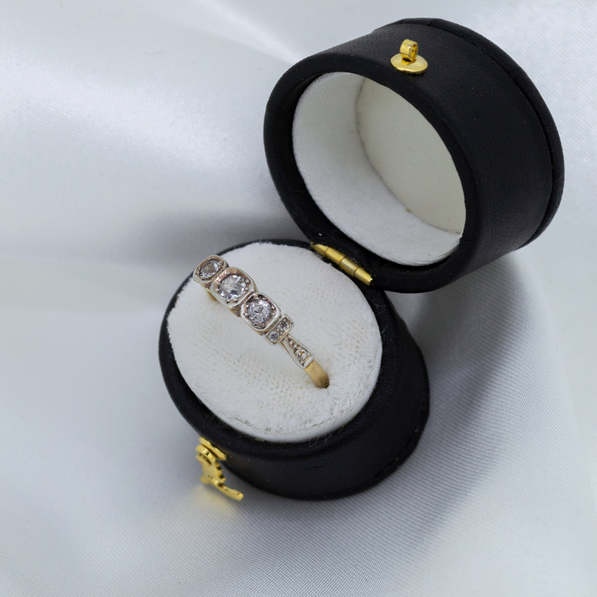 Vintage 18ct Yellow gold old-cut diamond ring