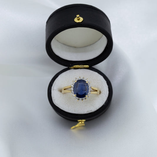 18ct Sapphire surrounded in Diamonds