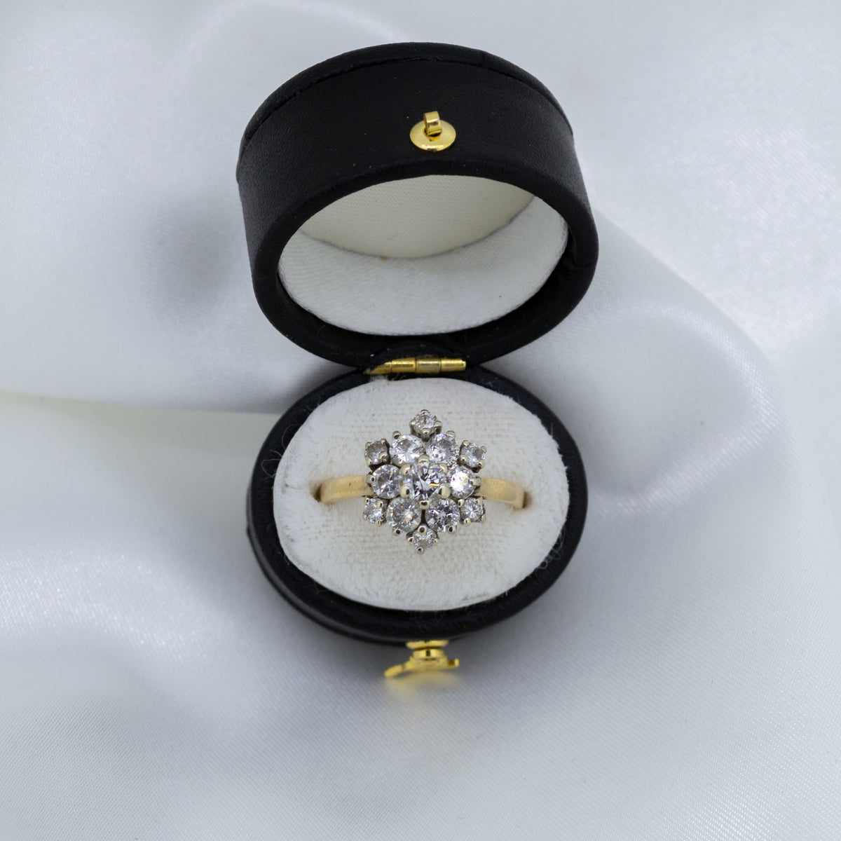 18ct Large Floral Diamond cluster ring