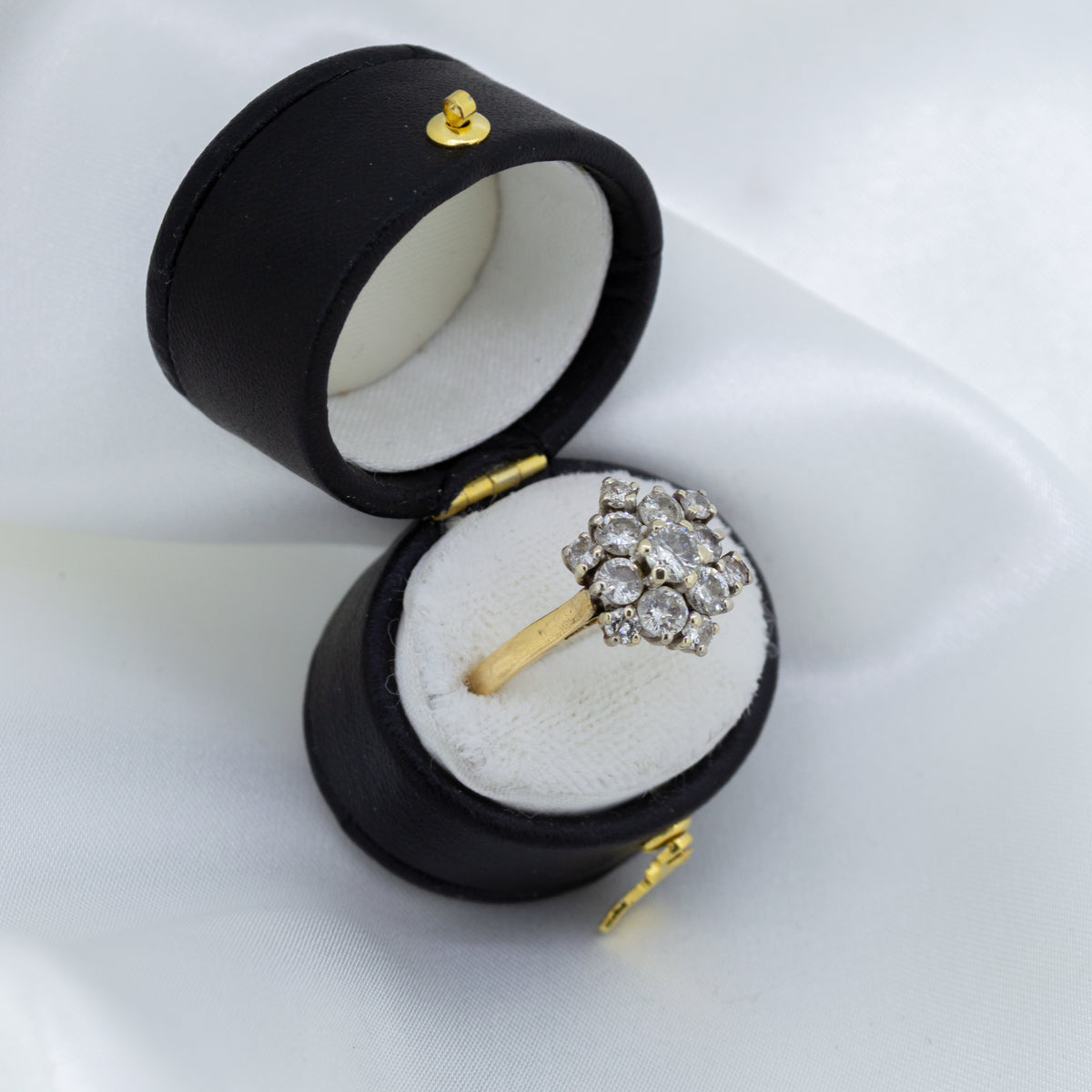 18ct Large Floral Diamond cluster ring