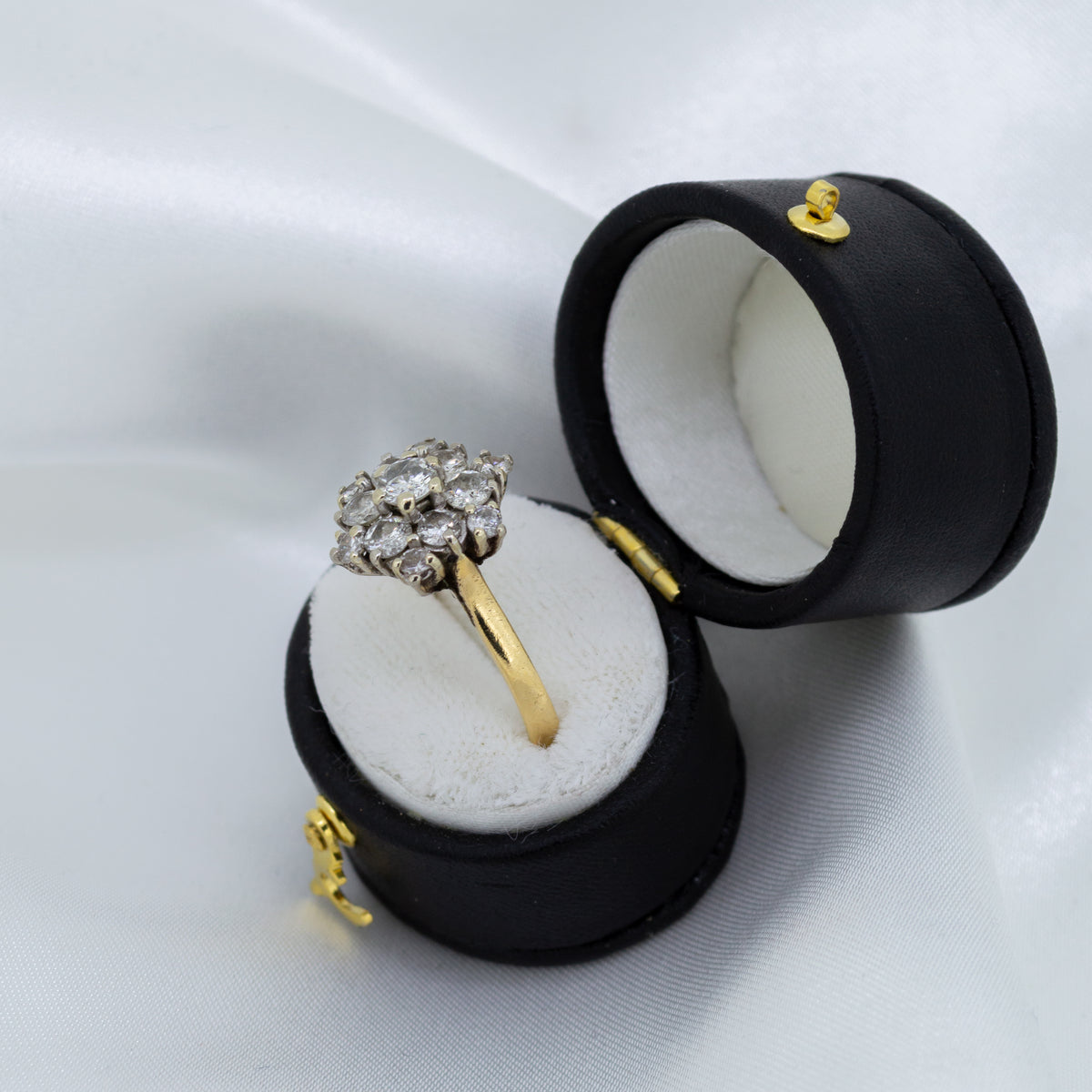18ct Large Floral Diamond cluster ring