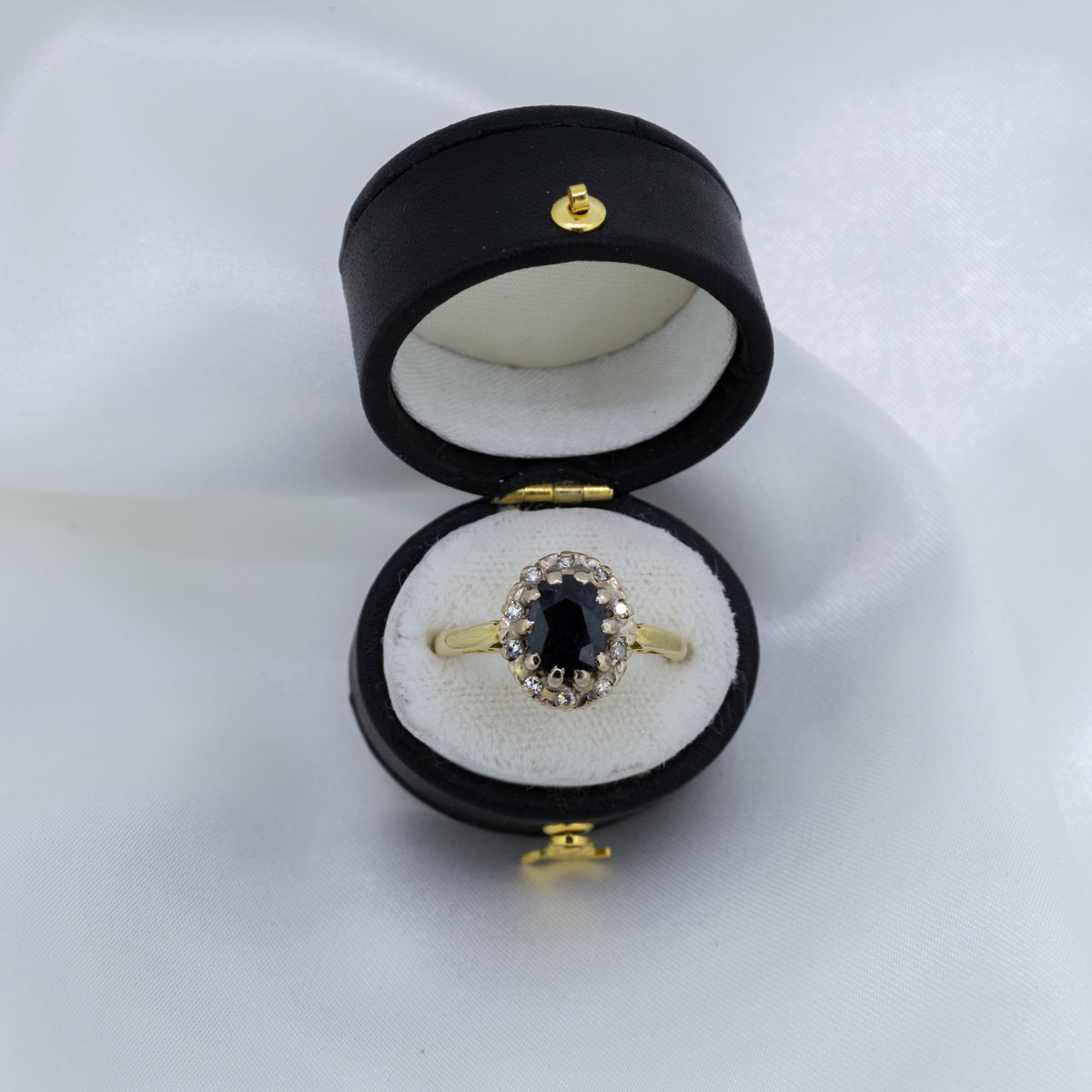 18ct Yellow gold, sapphire and diamond ring