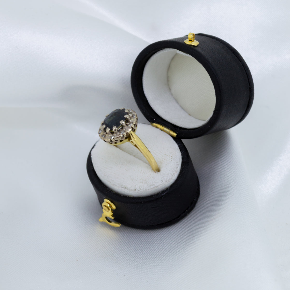 18ct Yellow gold, sapphire and diamond ring