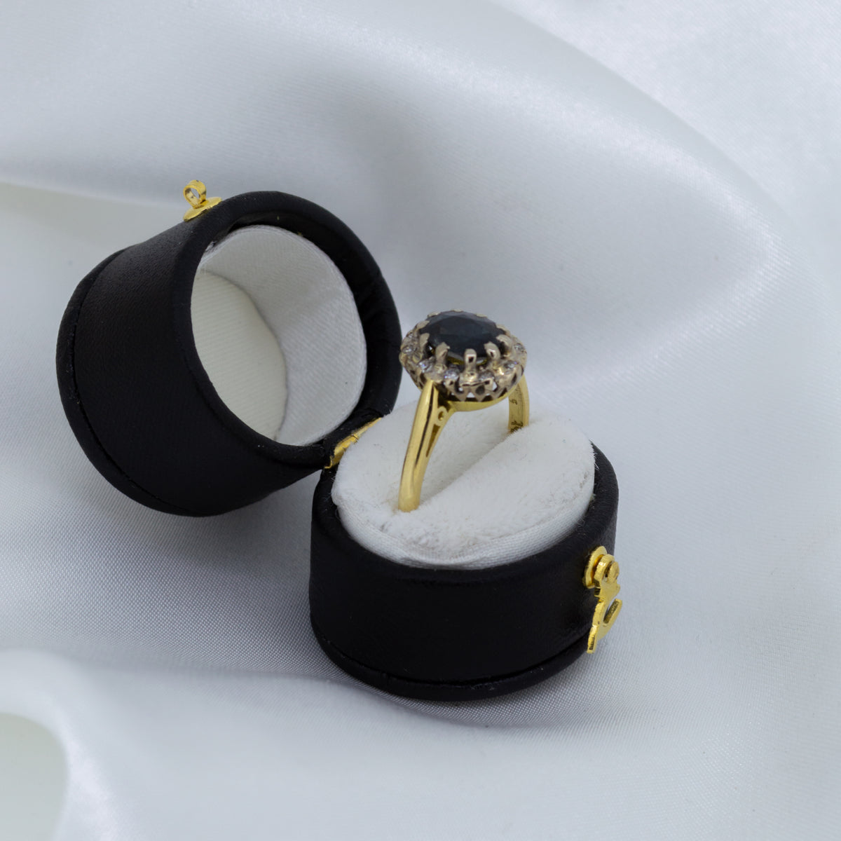 18ct Yellow gold, sapphire and diamond ring