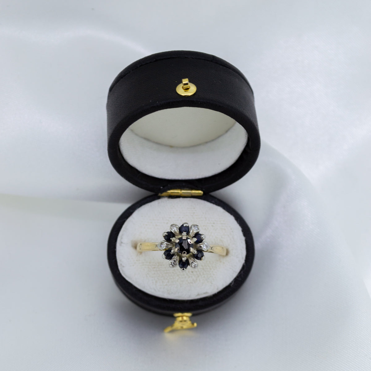 18ct Yellow gold sapphire and diamond cluster ring