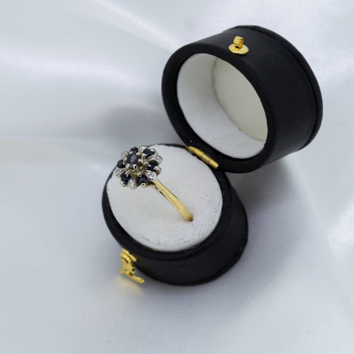 18ct Yellow gold sapphire and diamond cluster ring