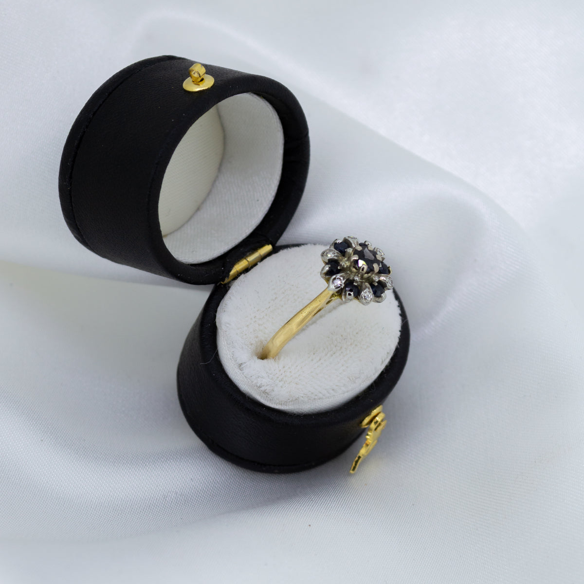 18ct Yellow gold sapphire and diamond cluster ring