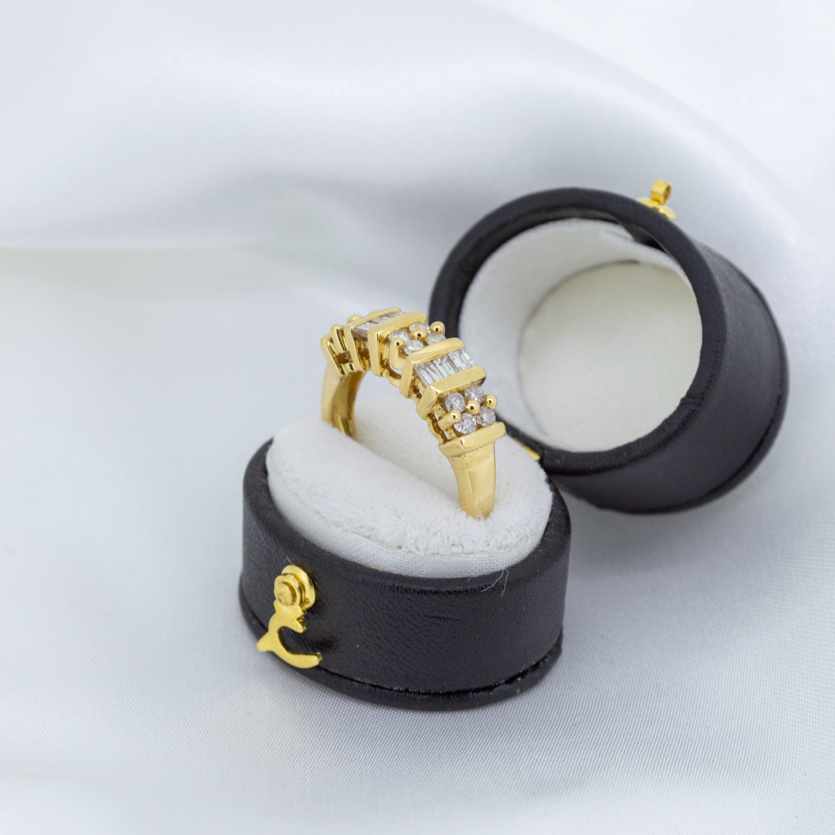 18ct Yellow Gold 1.8ct diamond enternity ring