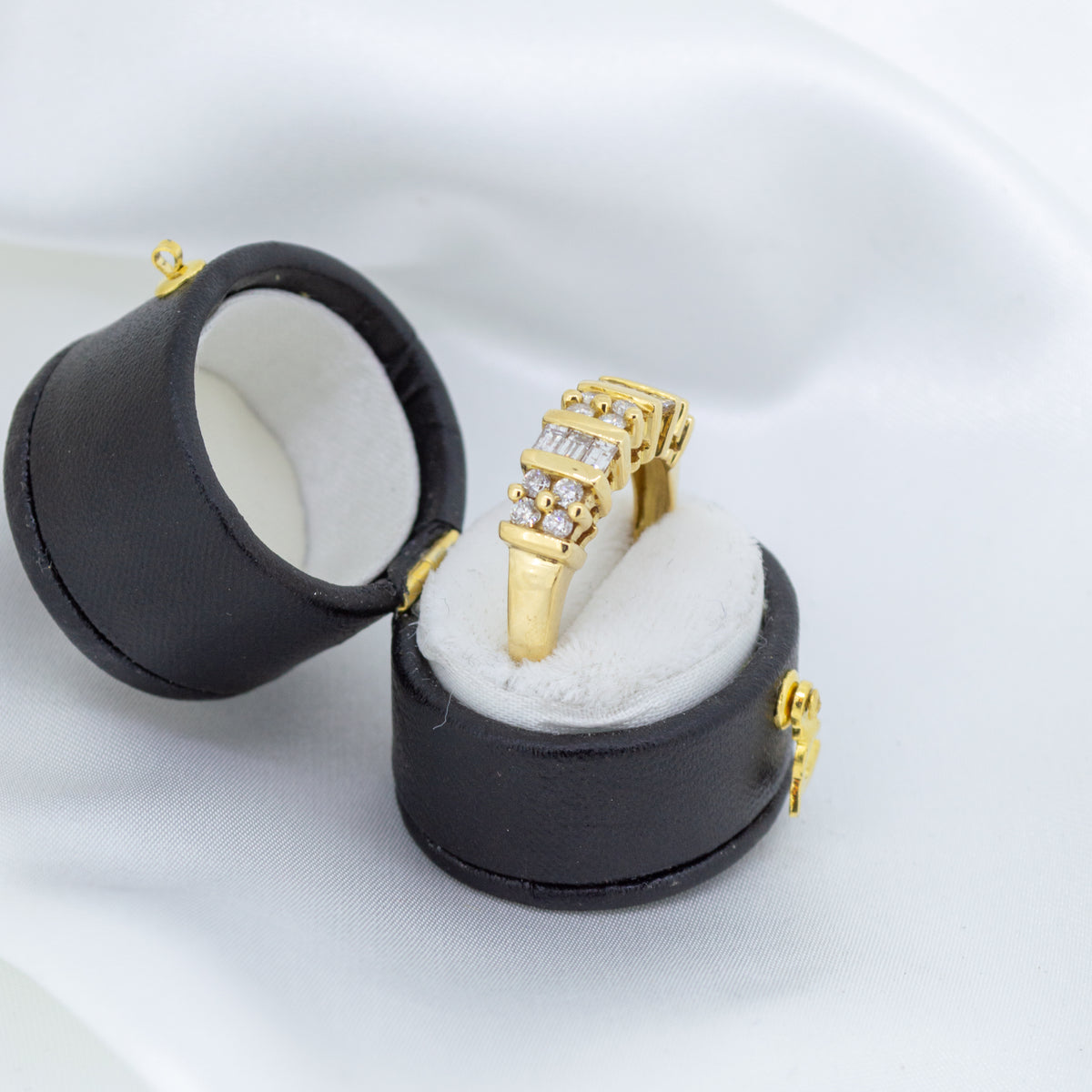 18ct Yellow Gold 1.8ct diamond enternity ring