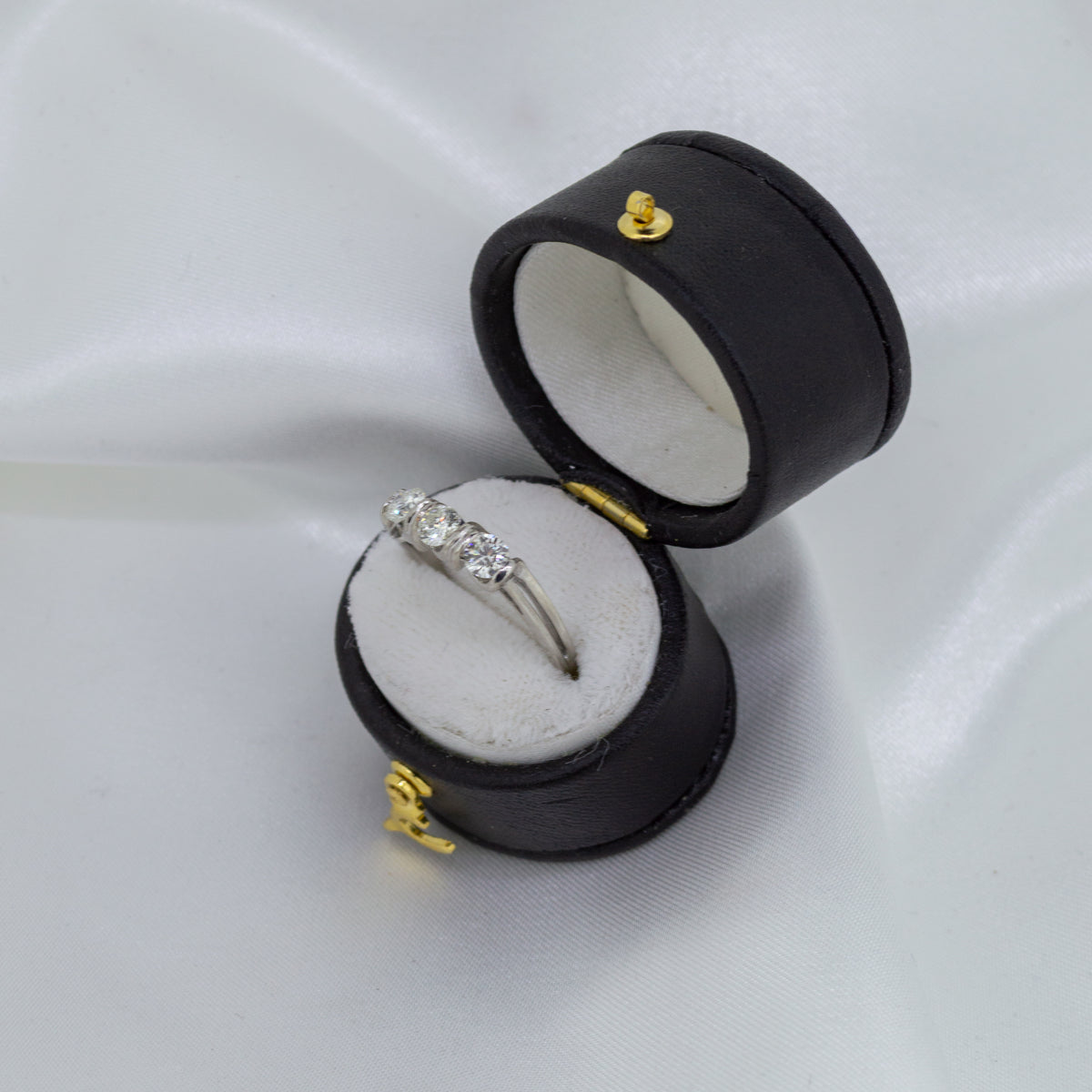 18ct White Gold 3 Stone Diamond Ring