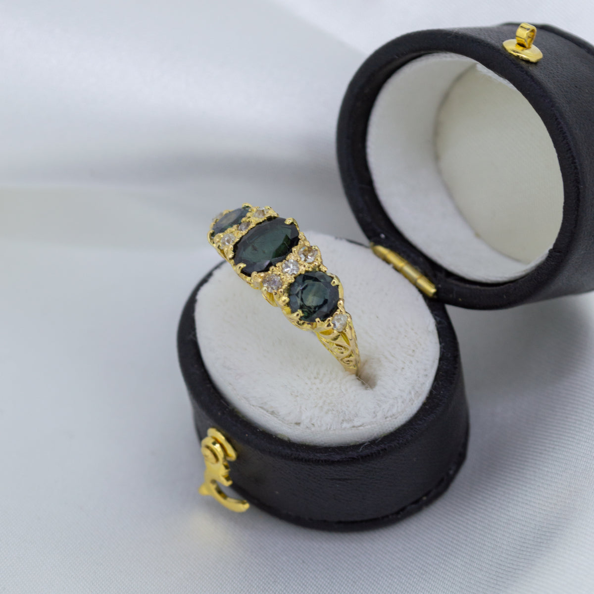 Antique 18ct Gold, Sapphire & Diamond Dress Ring with filigree design
