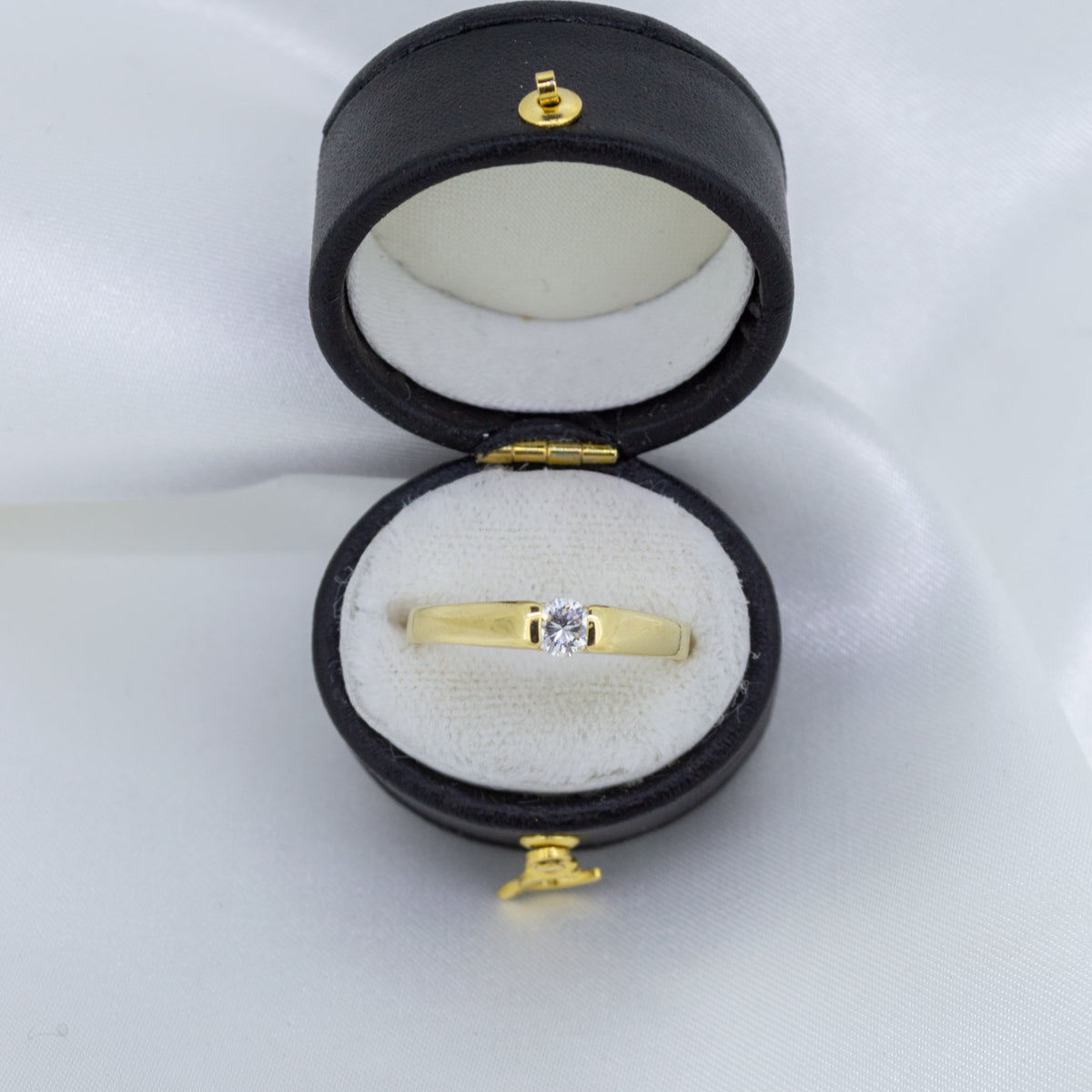 18ct Gold and Brilliant Cut Diamond Solitaire Ring