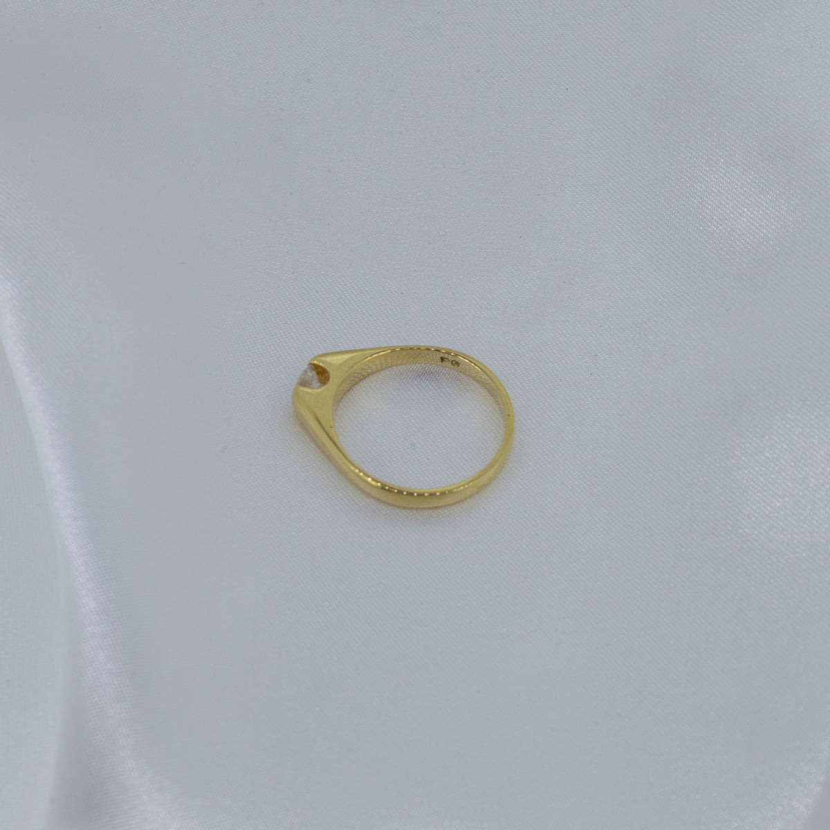 18ct Gold and Brilliant Cut Diamond Solitaire Ring