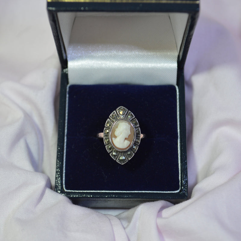 Vintage 9ct cameo ring