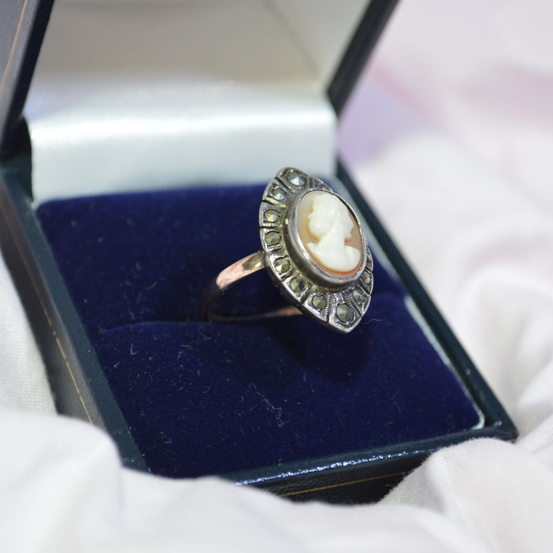 Vintage 9ct cameo ring