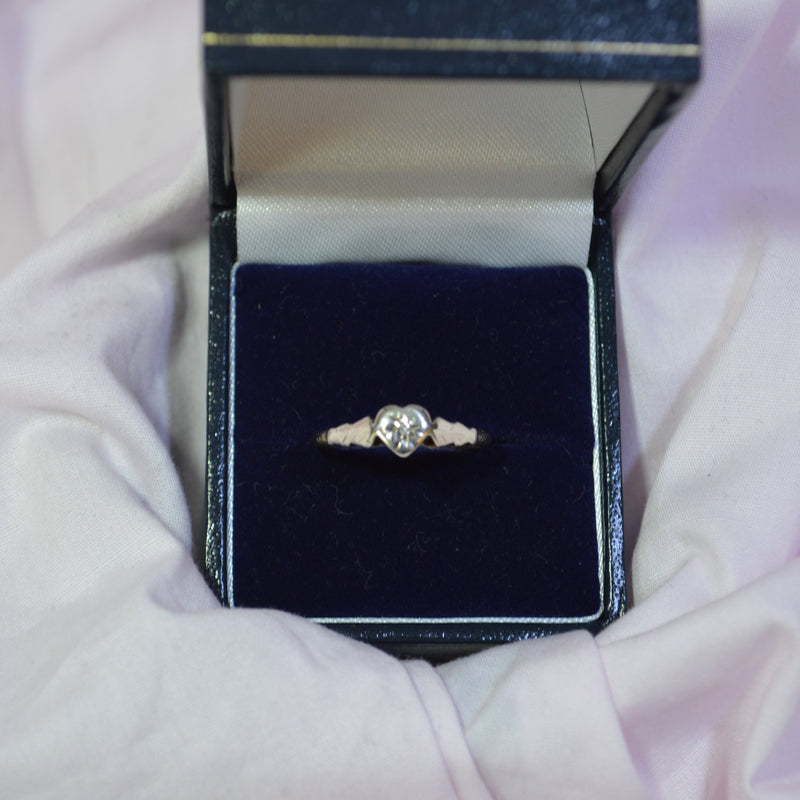 9ct heart ring with diamond
