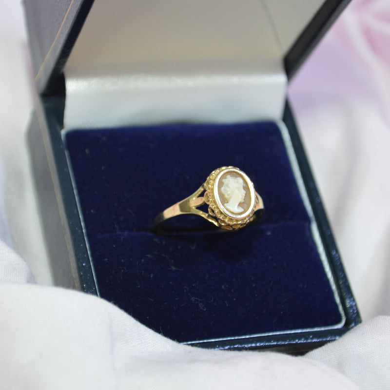 9ct Cameo Ring