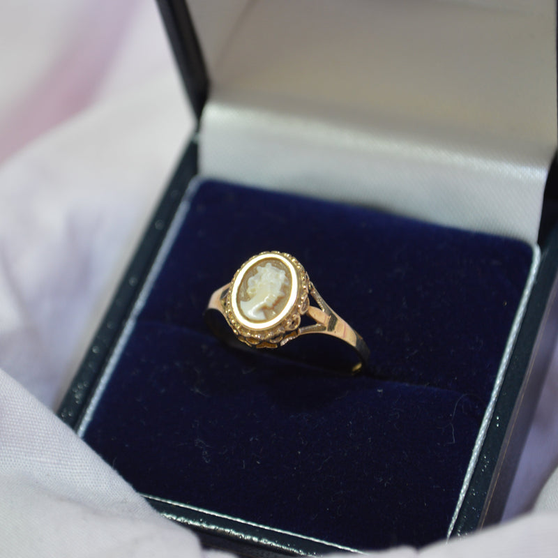9ct Cameo Ring