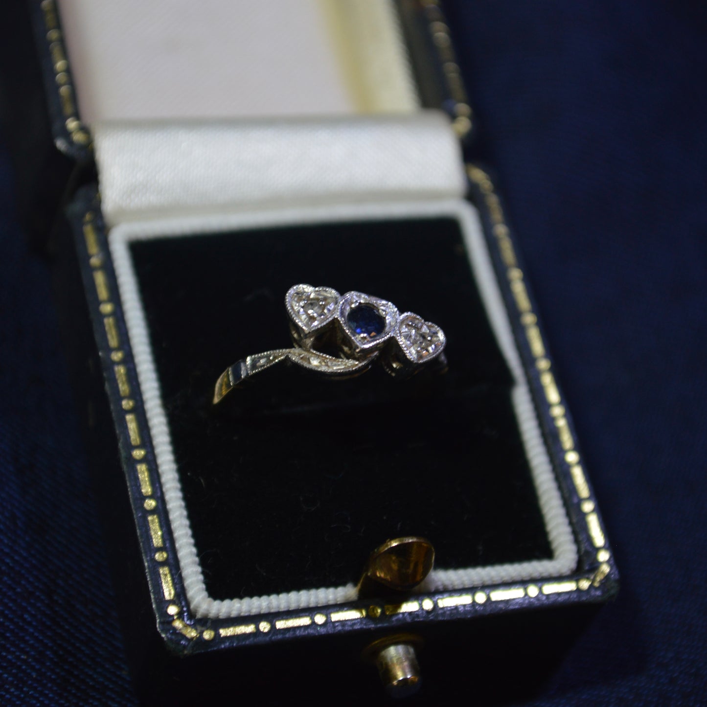 18ct Sapphire & Diamond hearts ring