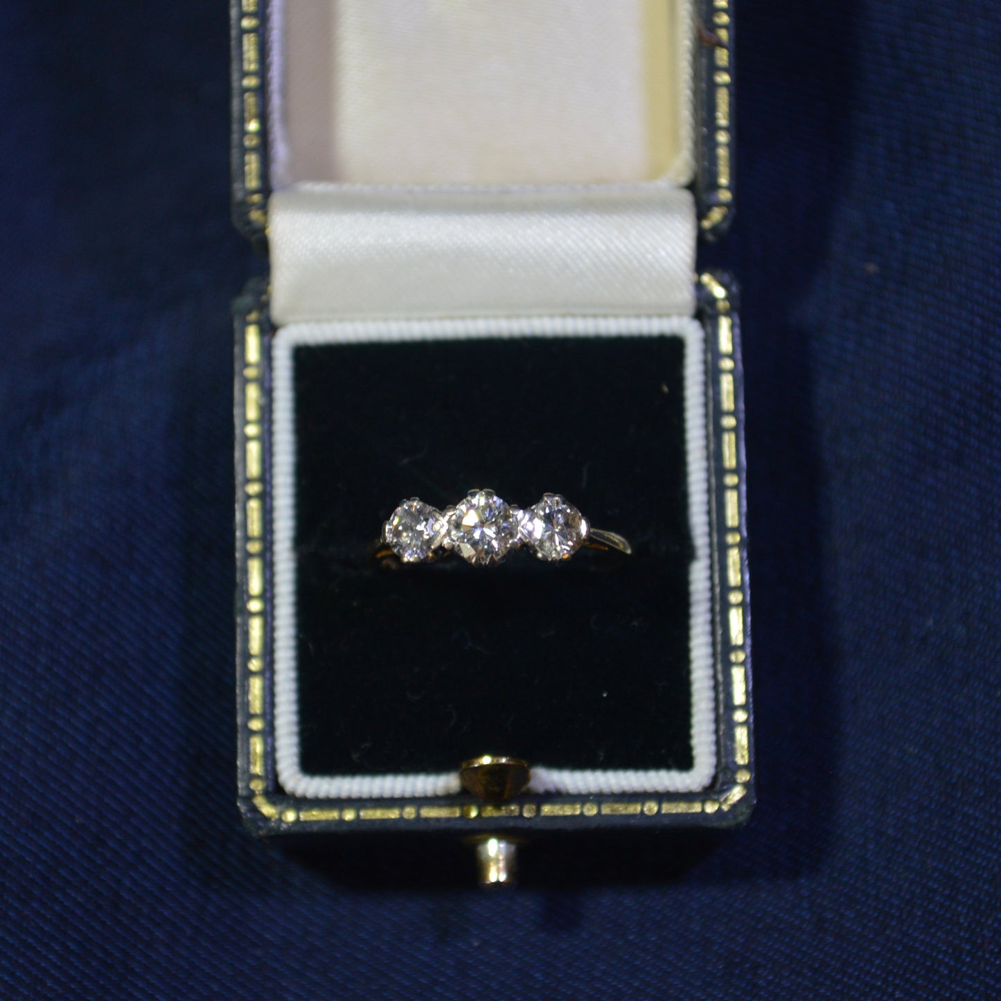 18ct 1 carat 3 Stone Diamond ring