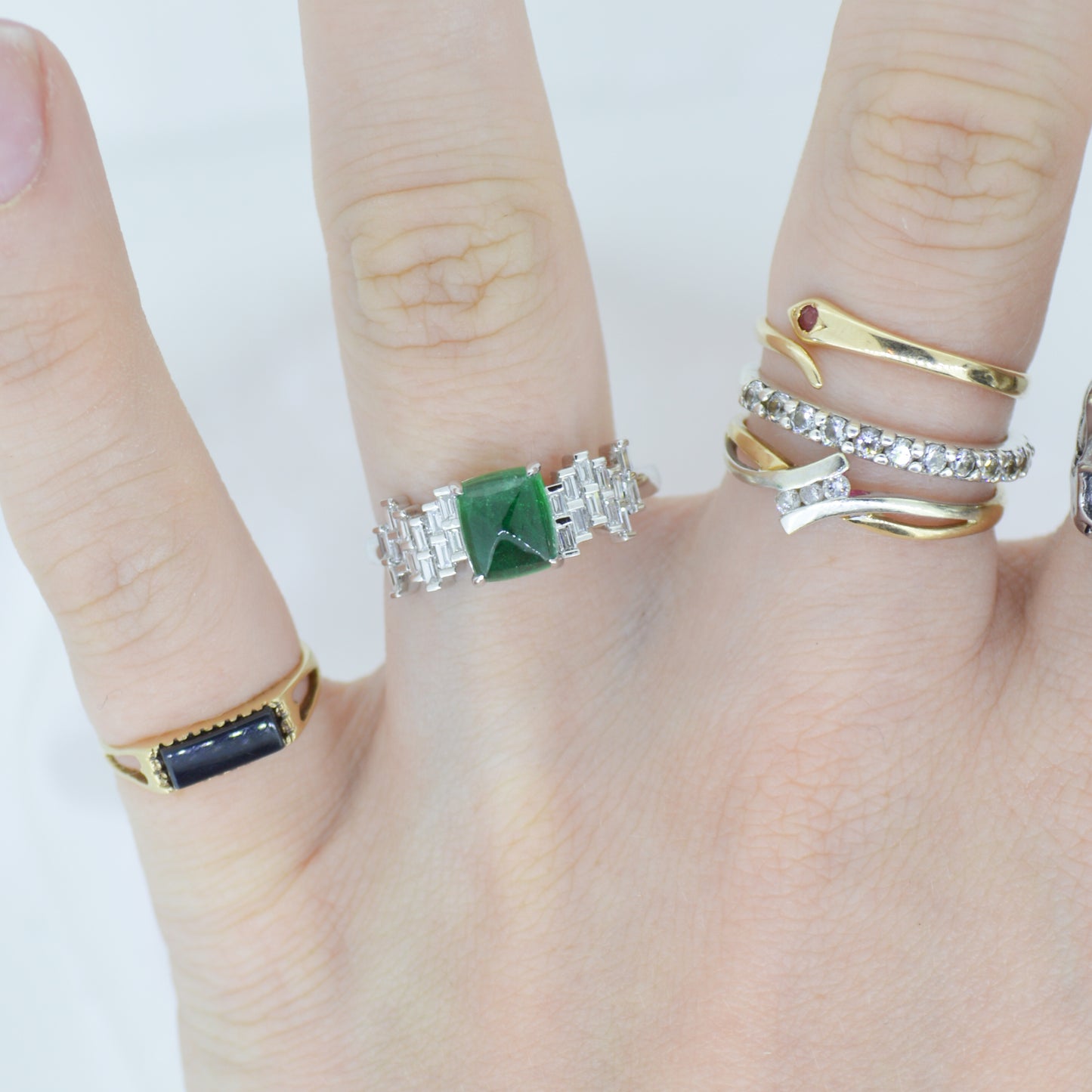 18ct White Gold Emerald & Diamond Ring