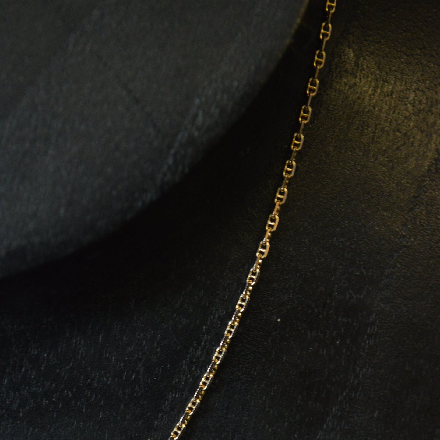 9ct Yellow Gold fine Anchor Chain