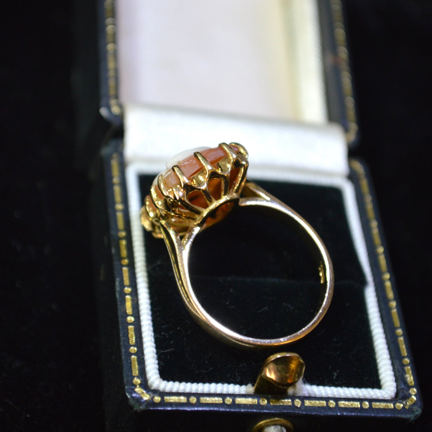 Vintage 18ct cameo Ring
