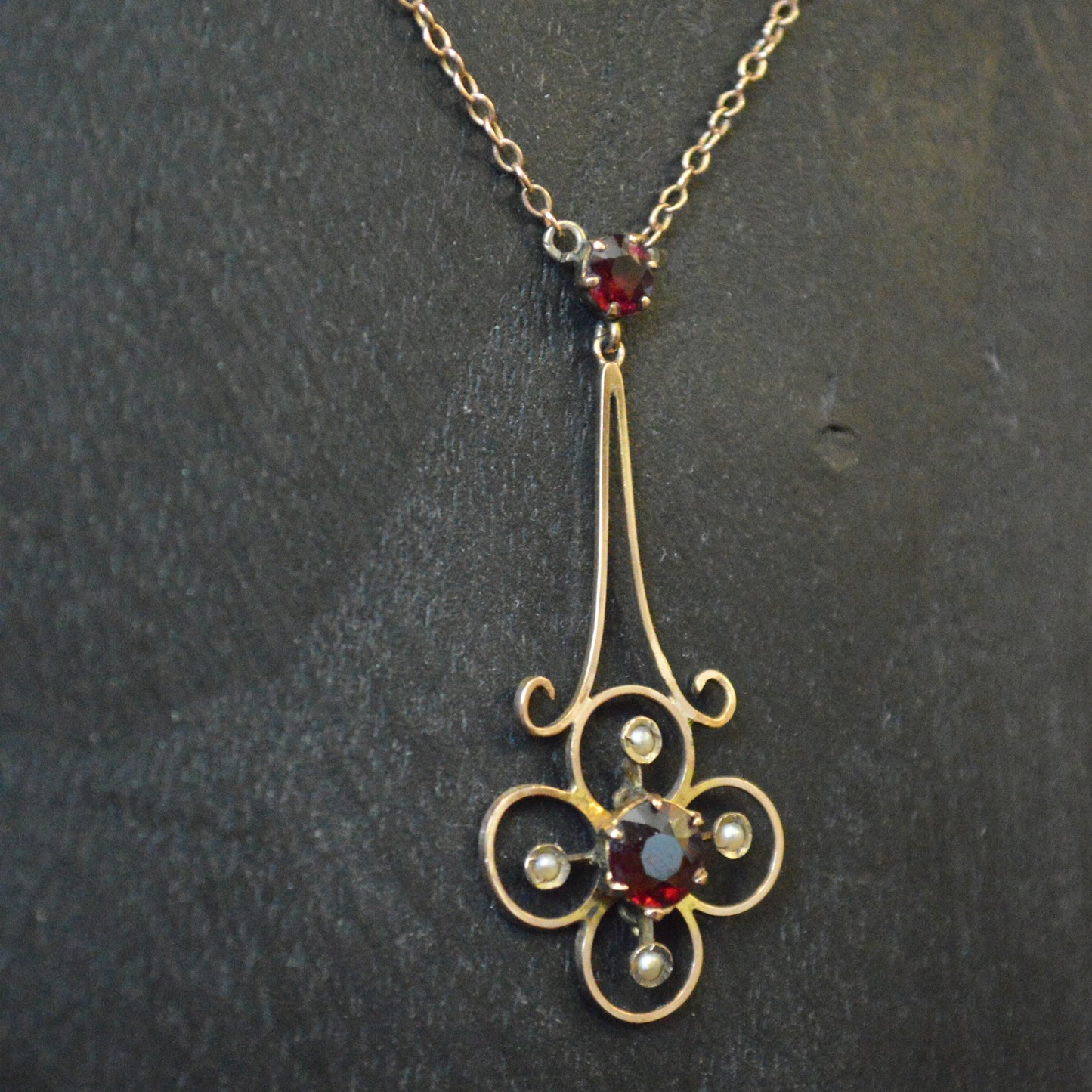 Vintage 9ct Rose Gold Garnet & Seed Pearl pendant with chain