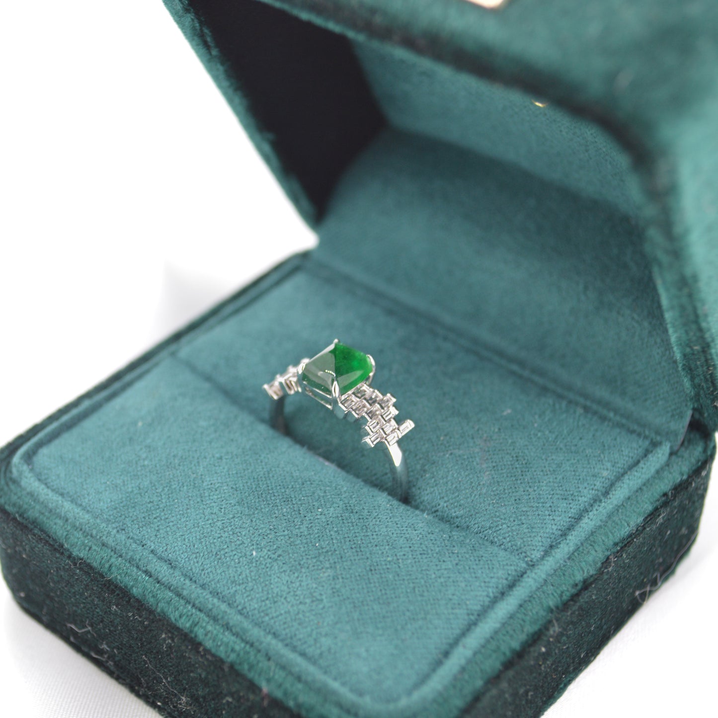 18ct White Gold Emerald & Diamond Ring