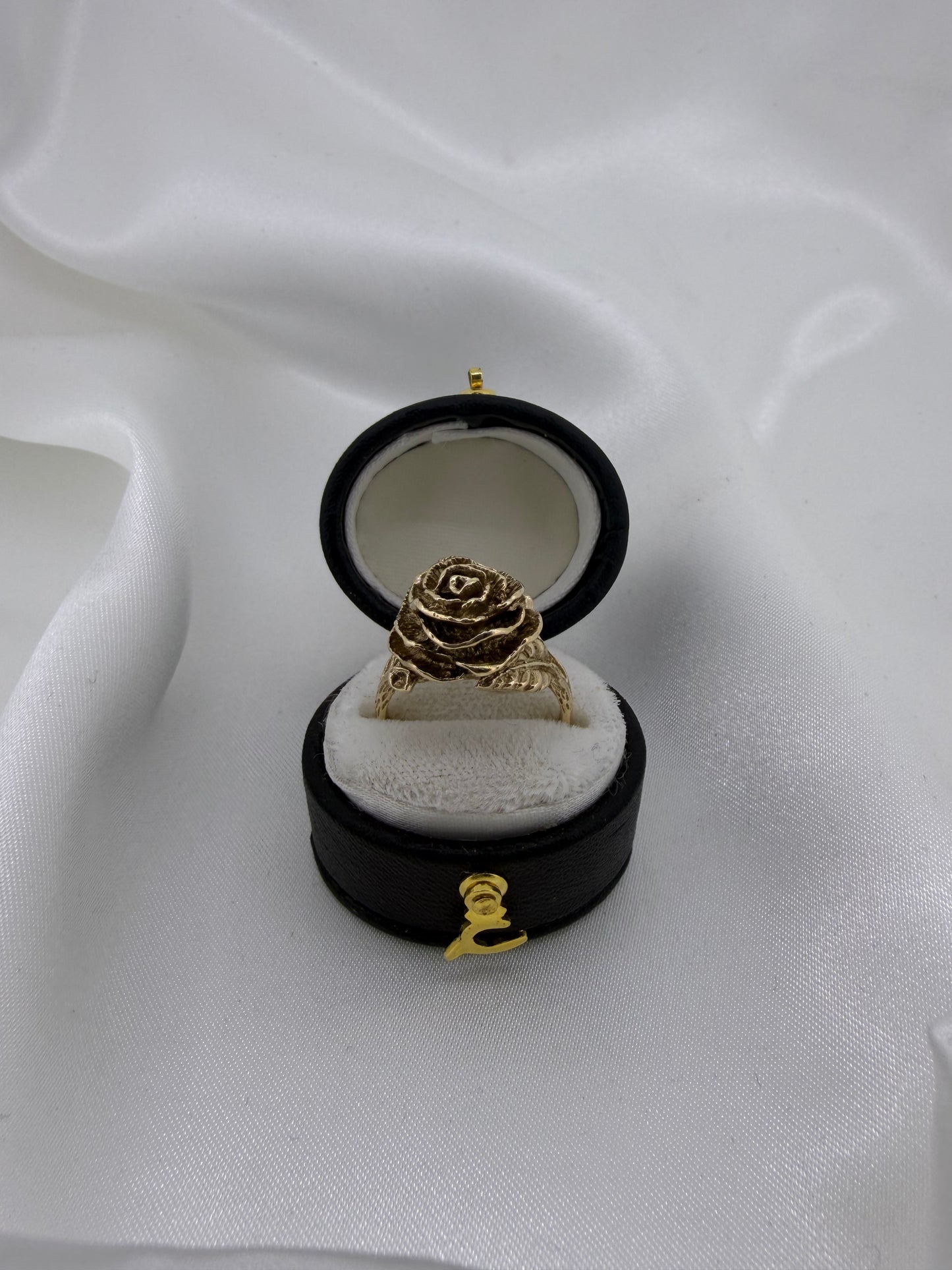 9ct Yellow gold floral ring
