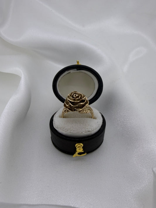 9ct Yellow gold floral ring