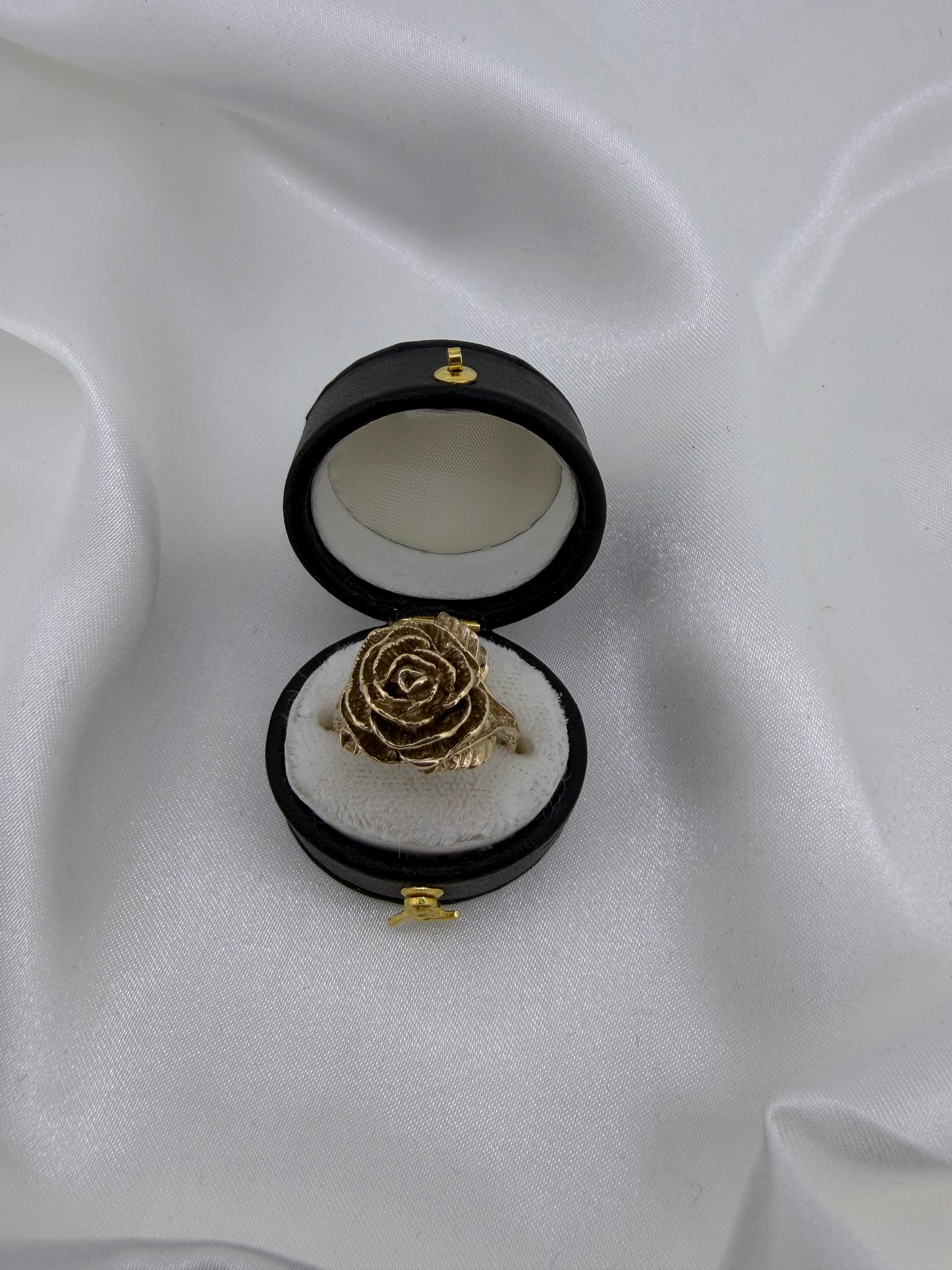 9ct Yellow gold floral ring