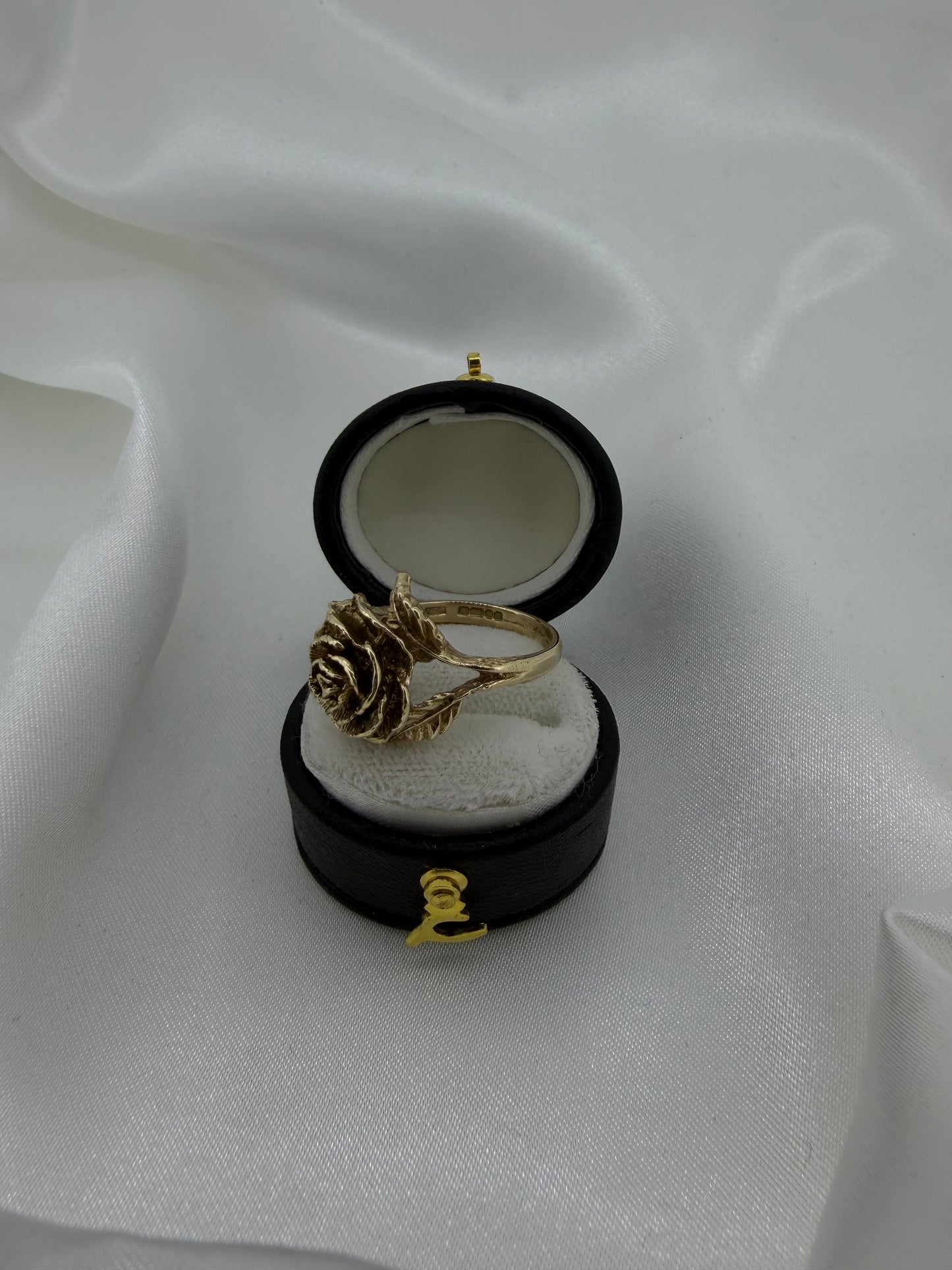 9ct Yellow gold floral ring