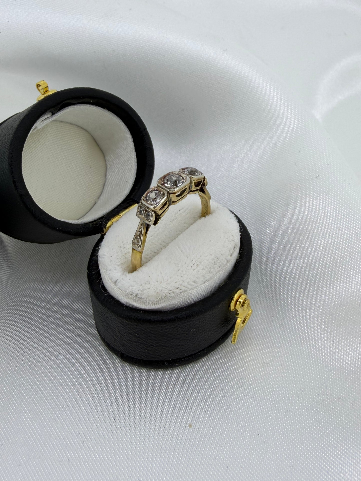 Vintage 18ct Yellow gold old-cut diamond ring
