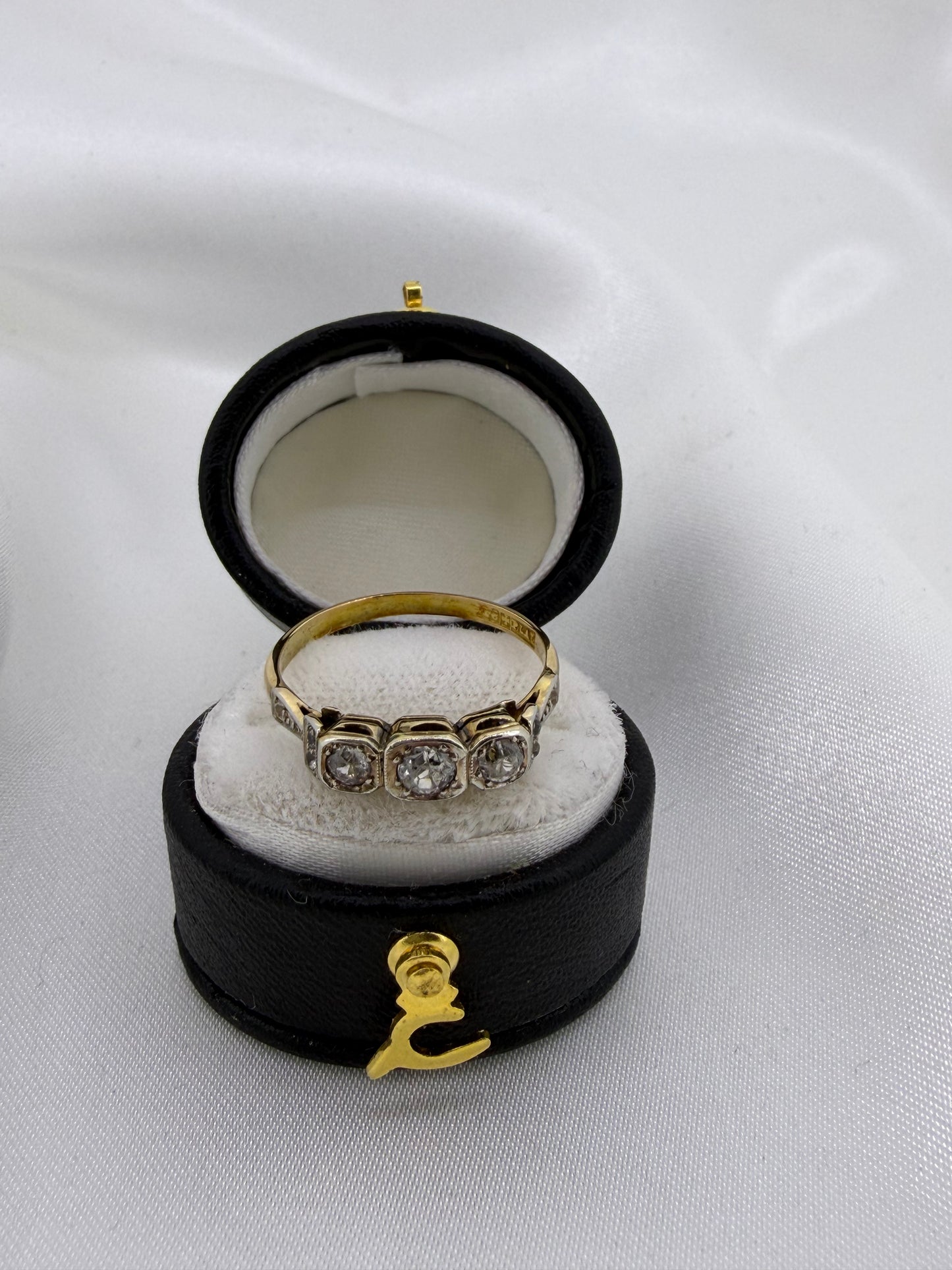 Vintage 18ct Yellow gold old-cut diamond ring