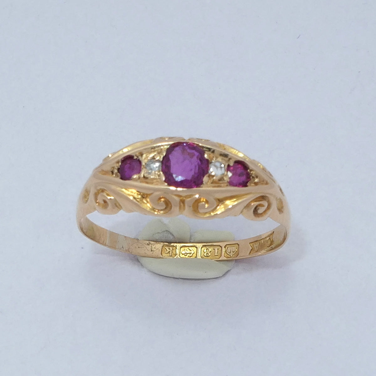 Vintage 18ct Ruby & diamonds ring