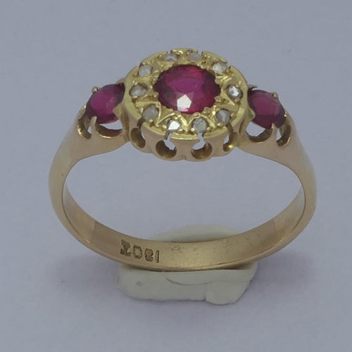 Vintage 18ct Ruby & Diamond ring