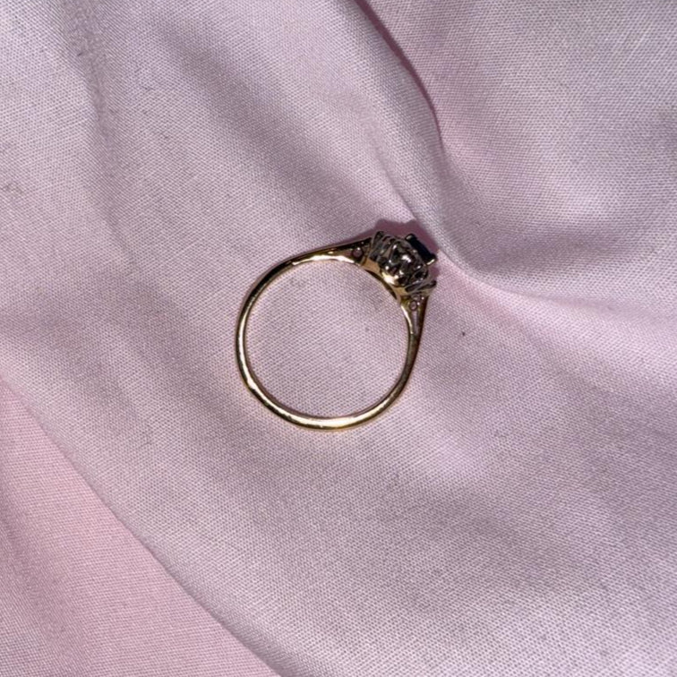 9ct Sapphire surrounded by cubic zirconias