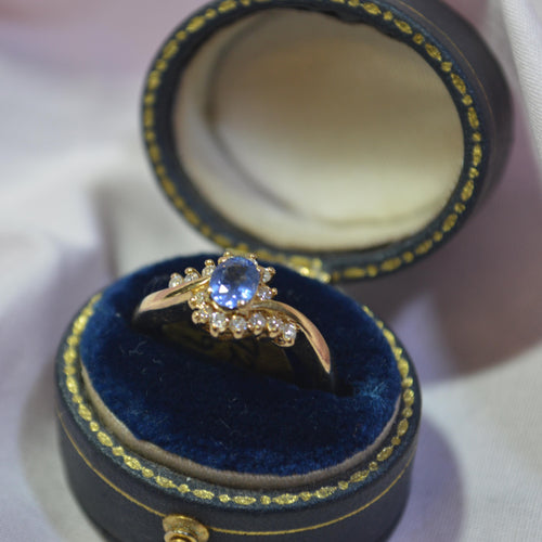 Vintage 18ct Bright Blue Sapphire with diamonds