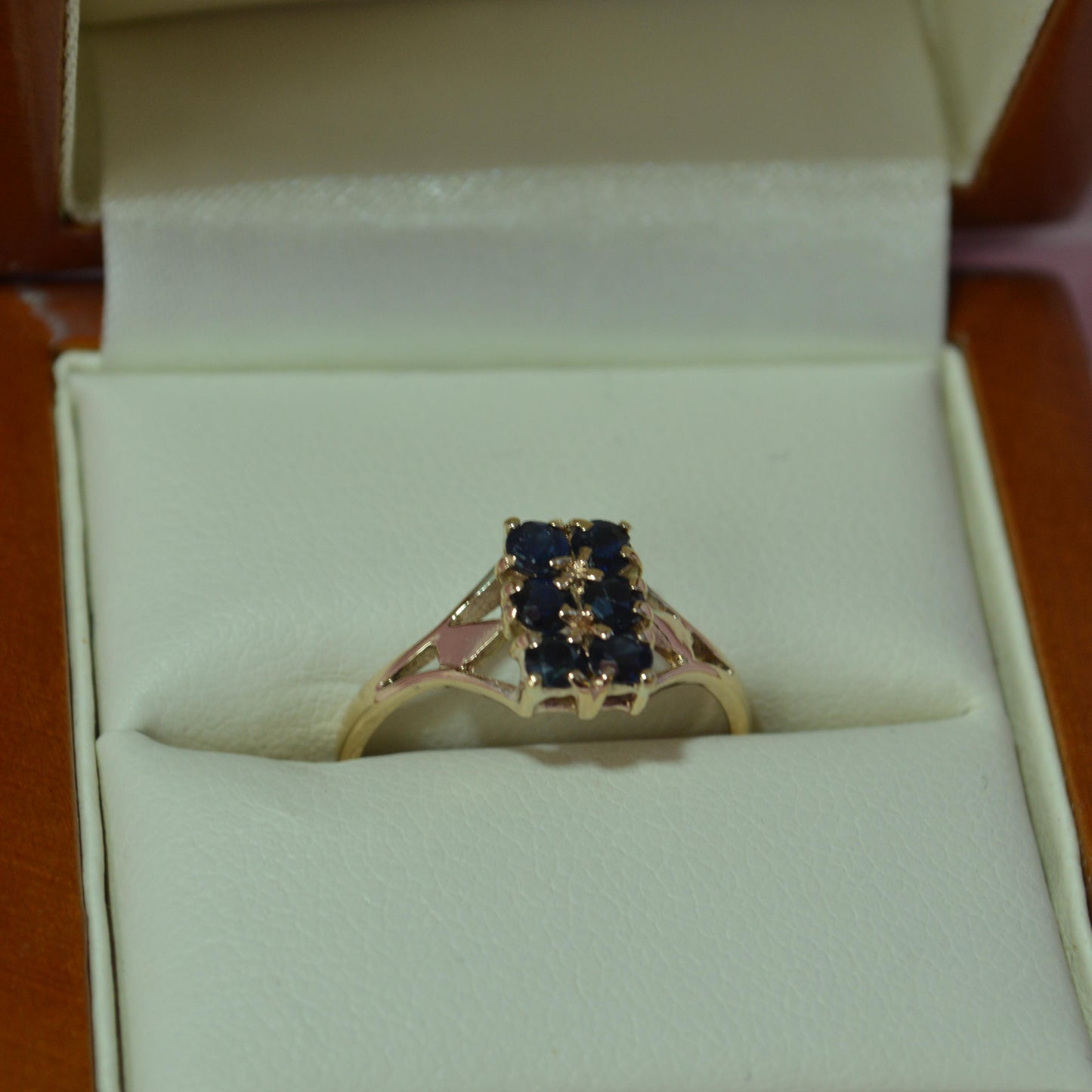 Six stoned 9ct Sapphire ring
