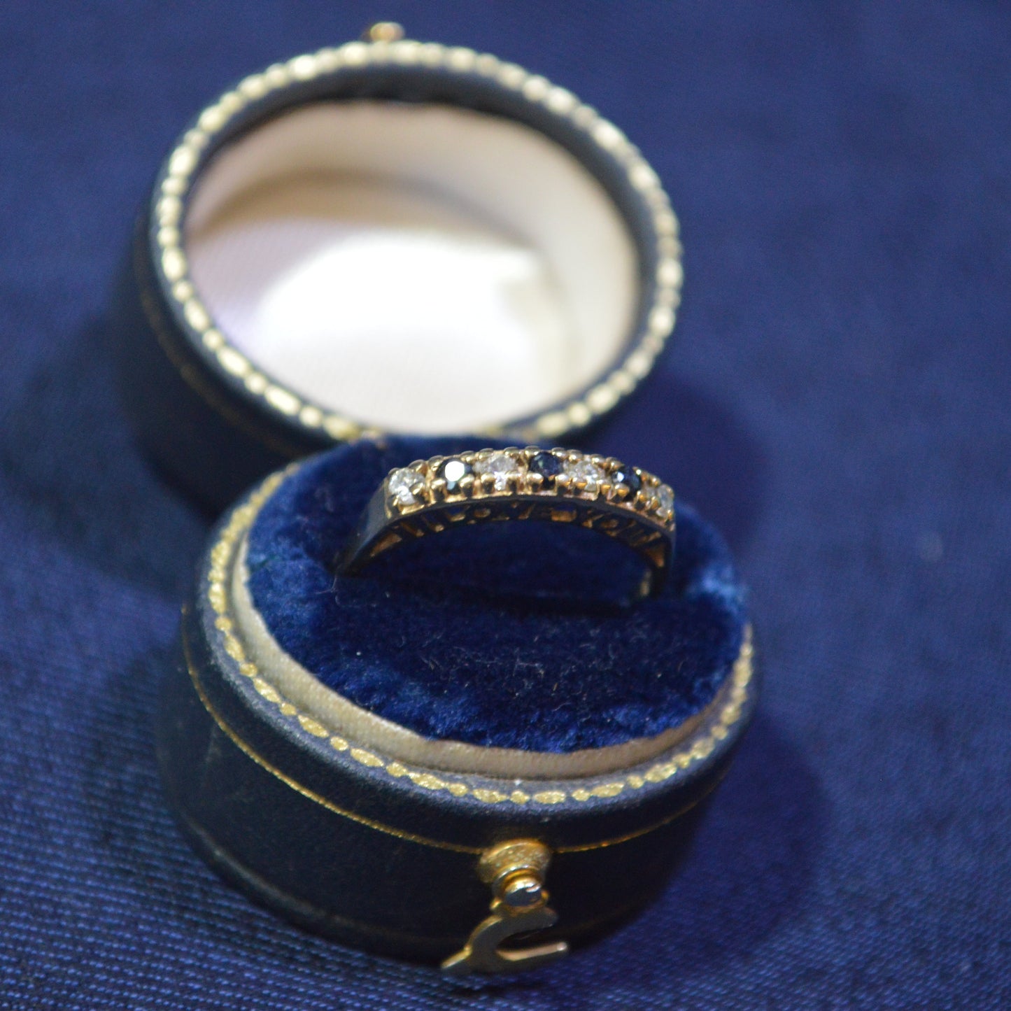 Vintage 9ct Gold Diamond & Sapphire Ring
